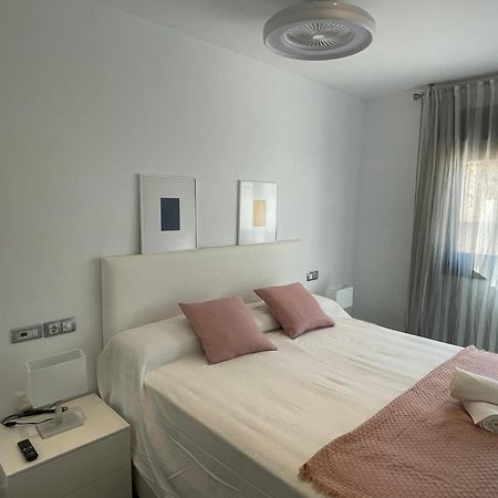 Moderno Apartamento Con Plaza De Garaje En Pleno Centro De Almeria Exterior photo