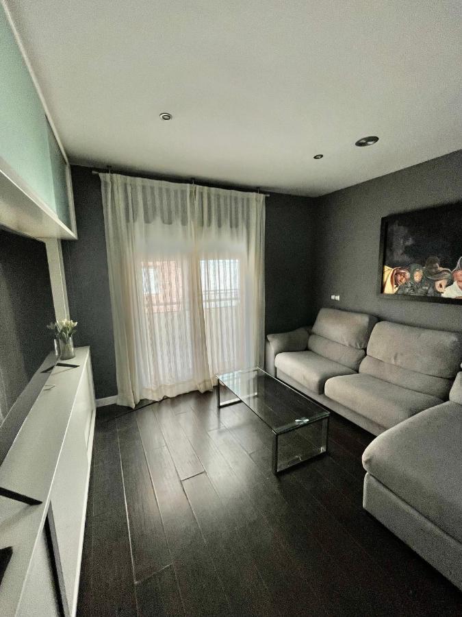 Moderno Apartamento Con Plaza De Garaje En Pleno Centro De Almeria Exterior photo