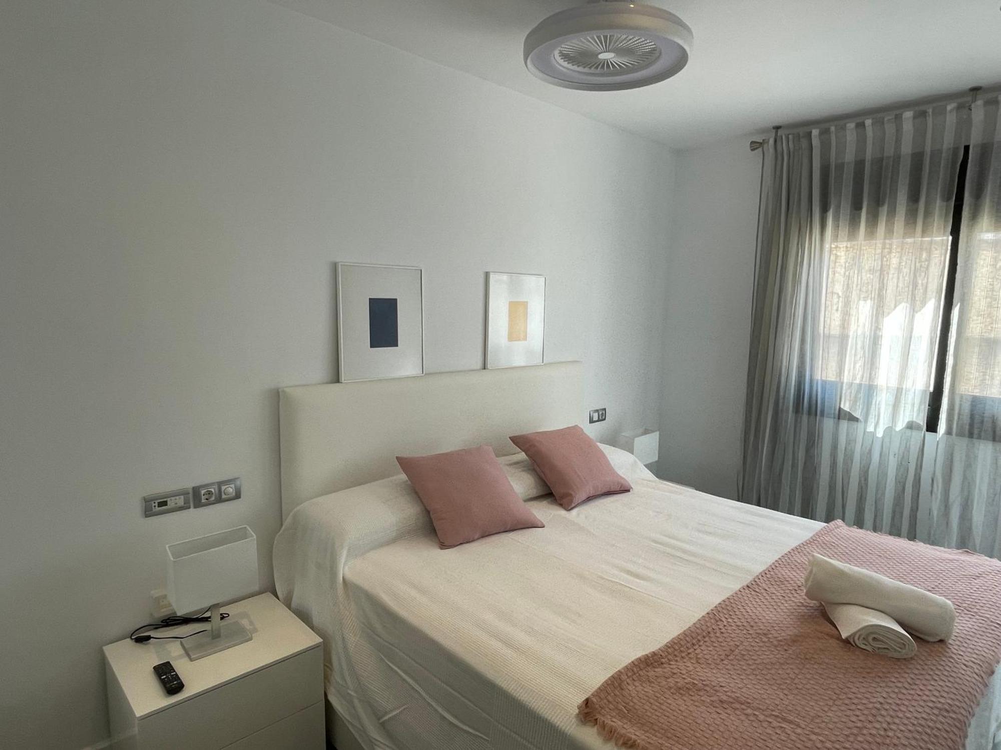 Moderno Apartamento Con Plaza De Garaje En Pleno Centro De Almeria Exterior photo