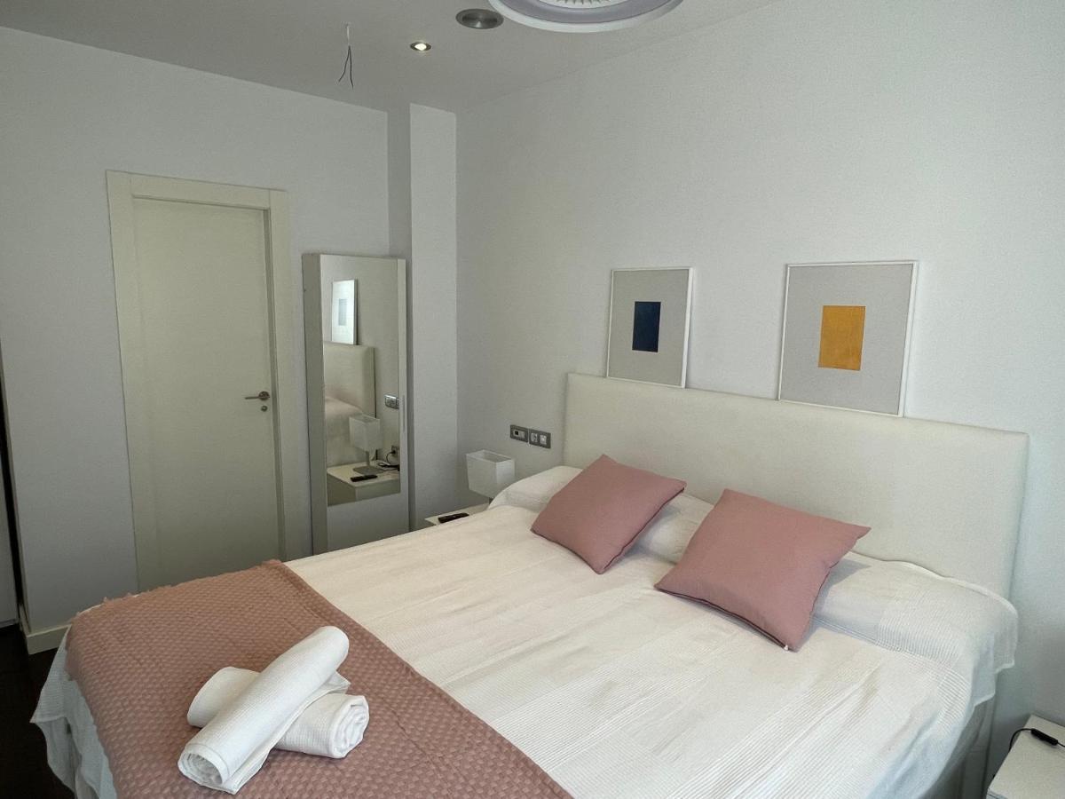 Moderno Apartamento Con Plaza De Garaje En Pleno Centro De Almeria Exterior photo
