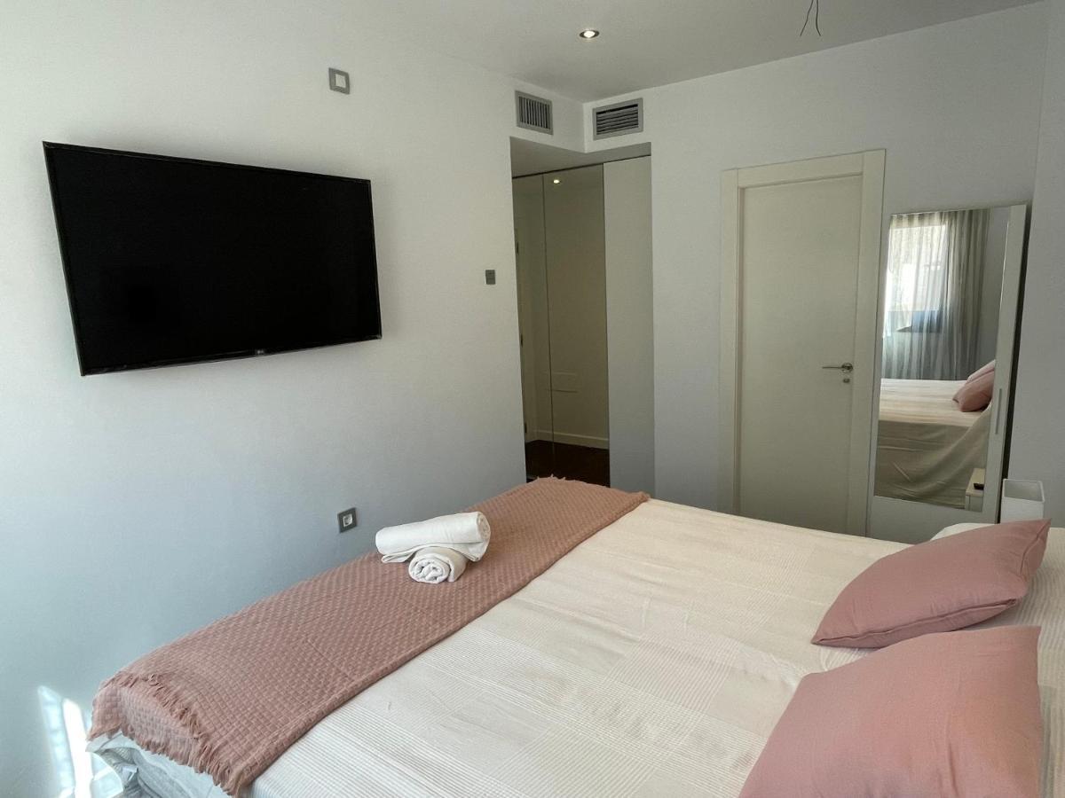 Moderno Apartamento Con Plaza De Garaje En Pleno Centro De Almeria Exterior photo