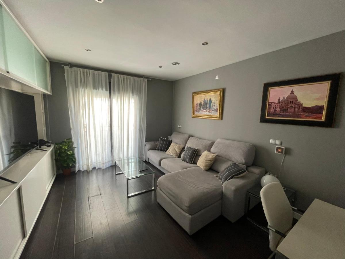 Moderno Apartamento Con Plaza De Garaje En Pleno Centro De Almeria Exterior photo