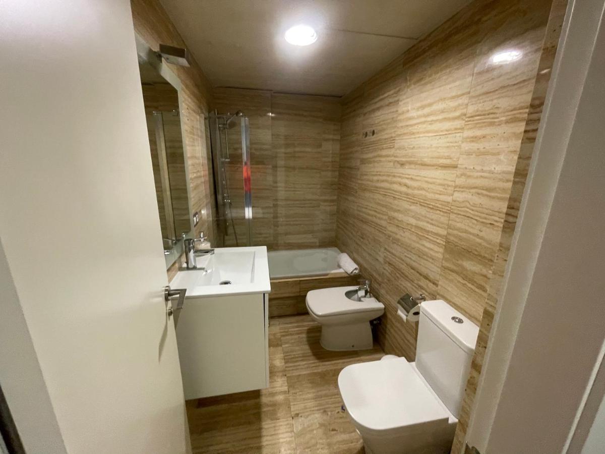 Moderno Apartamento Con Plaza De Garaje En Pleno Centro De Almeria Exterior photo