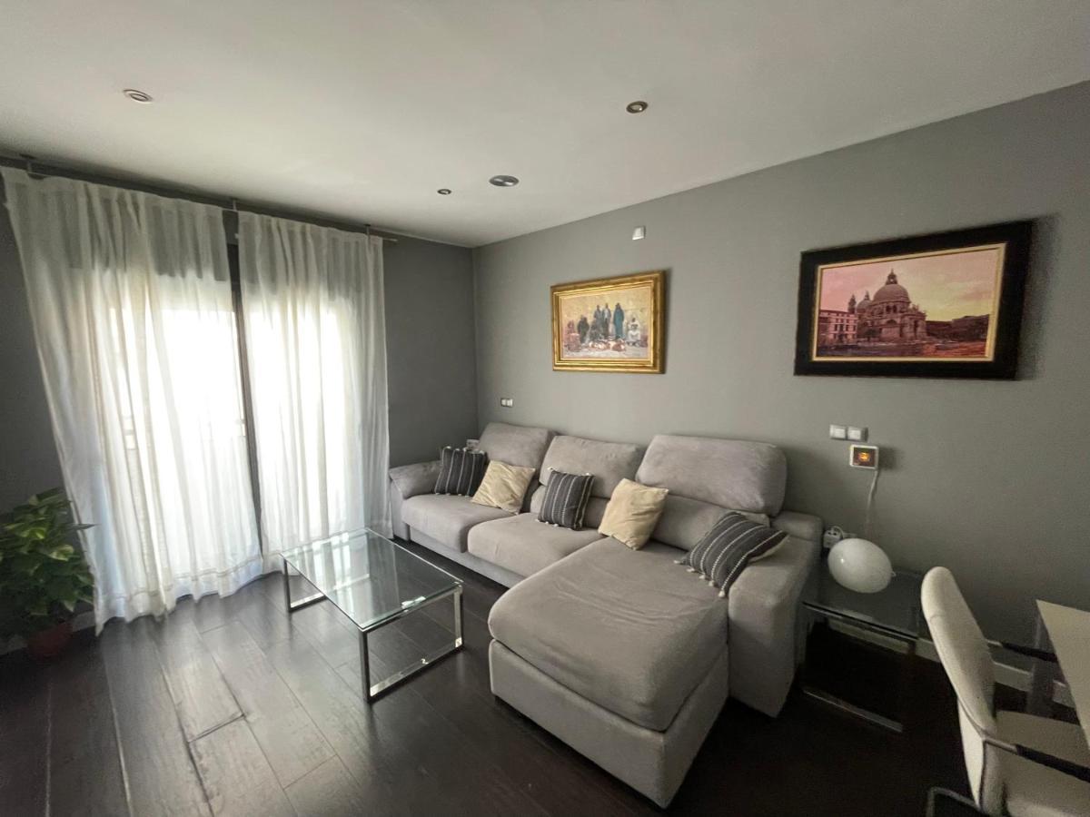 Moderno Apartamento Con Plaza De Garaje En Pleno Centro De Almeria Exterior photo